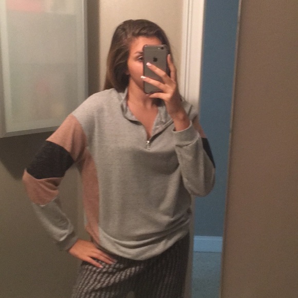 sweatshirt - Picture 4 of 4